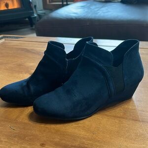 Croft and Barrow Navy Wedges